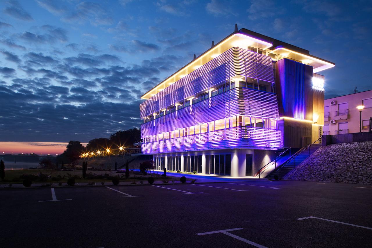 Hotel Navis Orasje Kültér fotó