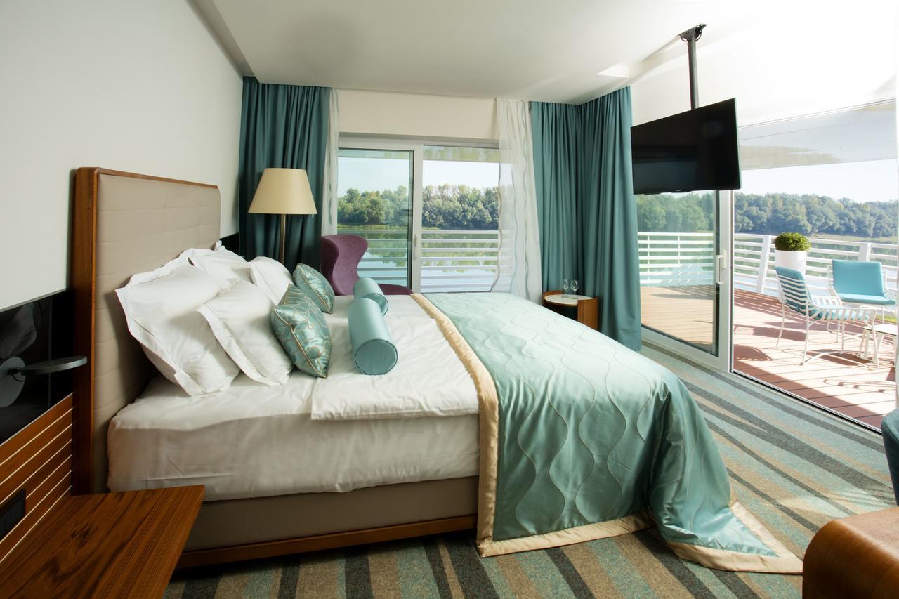 Hotel Navis Orasje Kültér fotó