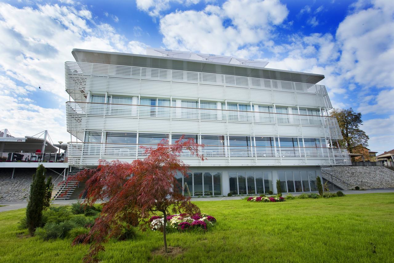 Hotel Navis Orasje Kültér fotó
